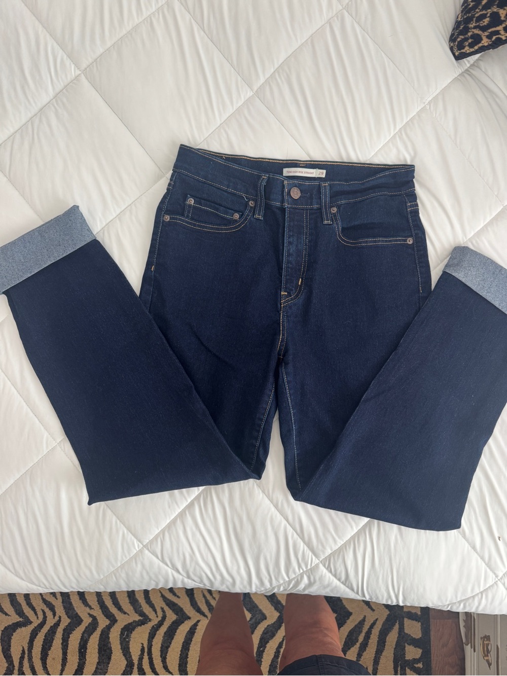 Levi's High Rise Straight Leg Jeans in Dark Indigo - Like new!